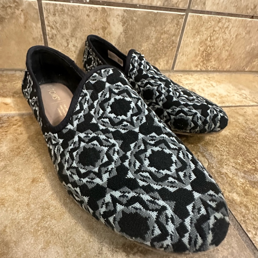 Toms Darcy Womens Black Gray Canvas Loafers Flats Size 7.5